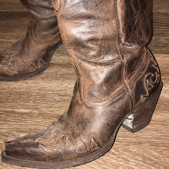Cavender’s Gorgeous Distressed Brown Cowboy Boots - Picture 3 of 5